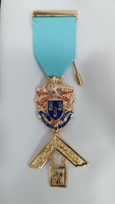 Craft Past Masters Breast Jewel (ii) - Gilt Letters with Bespoke Crest under Ribbon (image for) Craft Past Masters Breast Jewel (ii) - Gilt Letters with Bespoke Crest under Ribbon